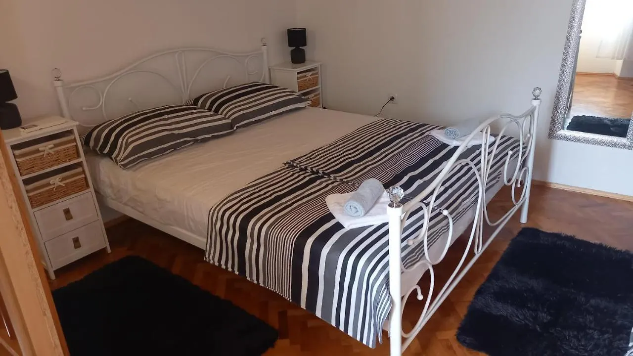 Vali Apartment Baska