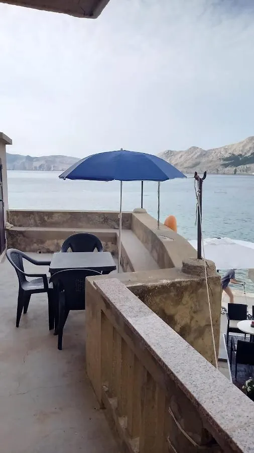 Vali Apartment Baska